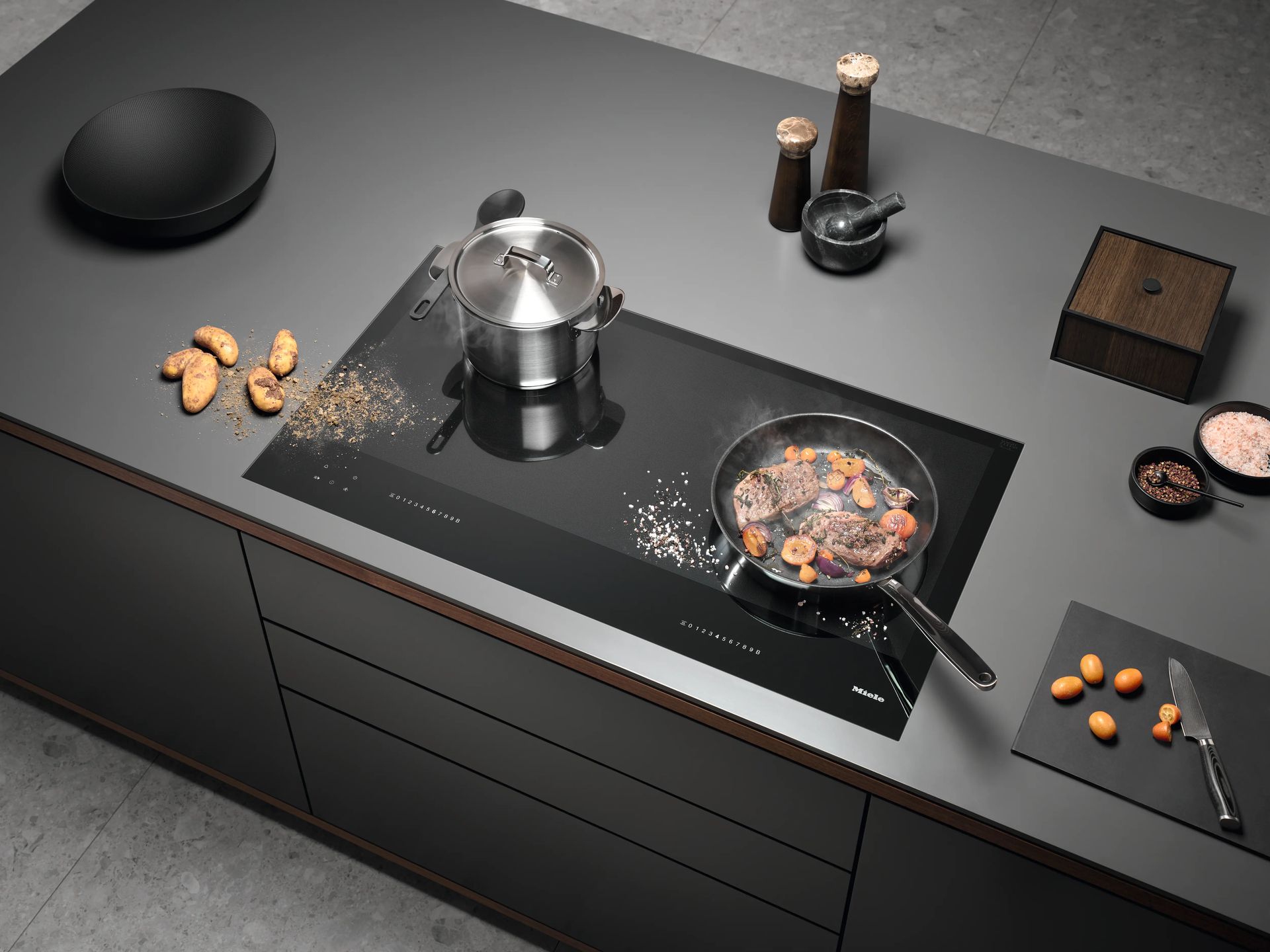 miele induktionskochfelder-kochinsel-topf-pfanne